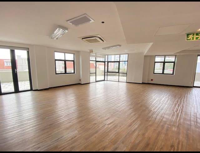 703M² OFFICE TO LET IN DE WATERKANT